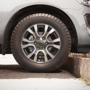 Platišče iz lahke zlitine 18" 6 x 2 kraka, siv